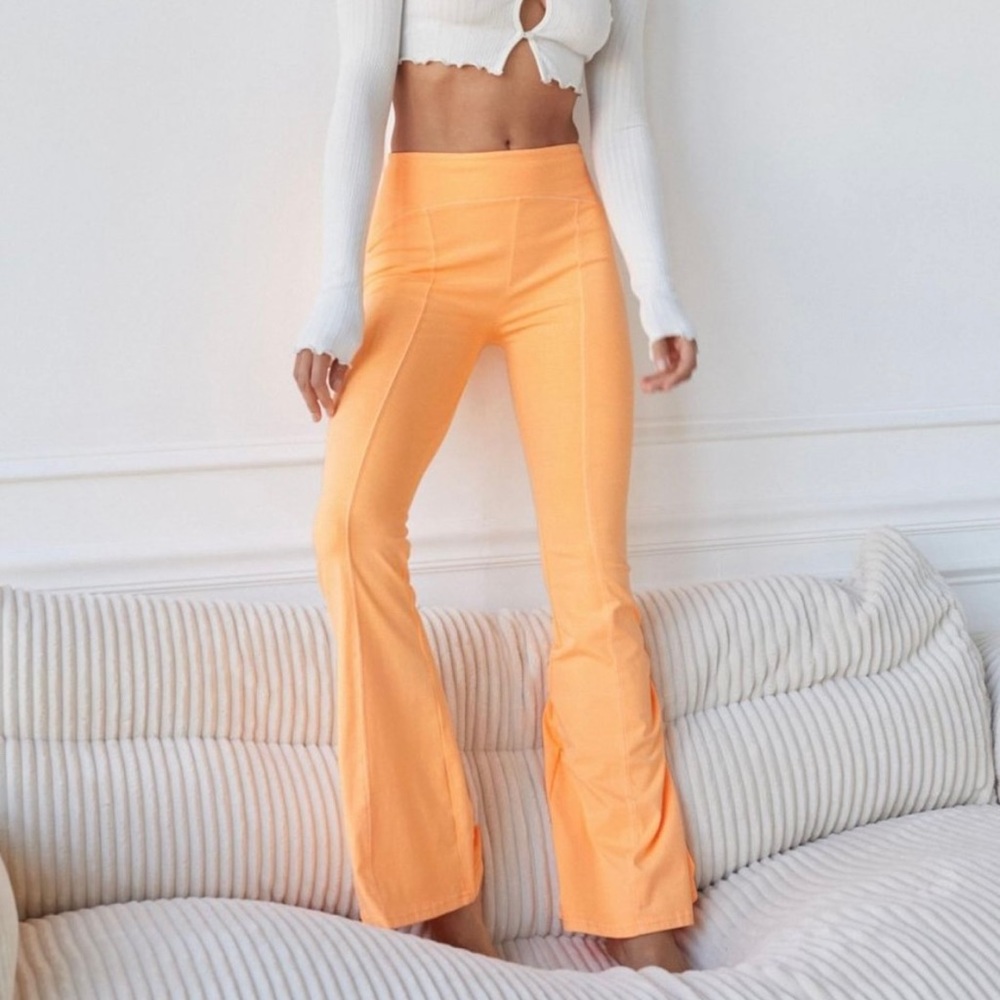 NWT Urban Outfitters Aria Flare Leggings- Medium